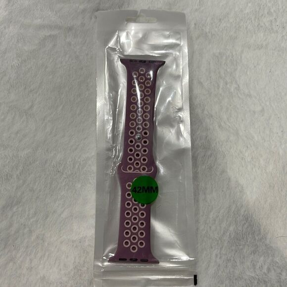 NWOT Apple Watch sports band (42/44) - Picture 3 of 3